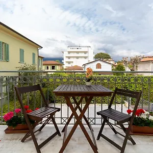 new-designed-3-br-apt-with-private-parking.it-tuscanyhotel.com/